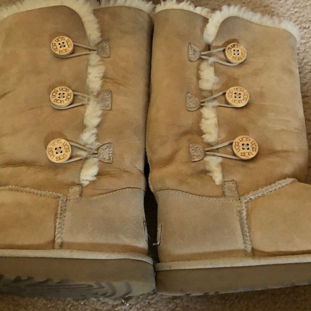 Bailey bottom Uggs good condition just little duty - Picture 7 of 7